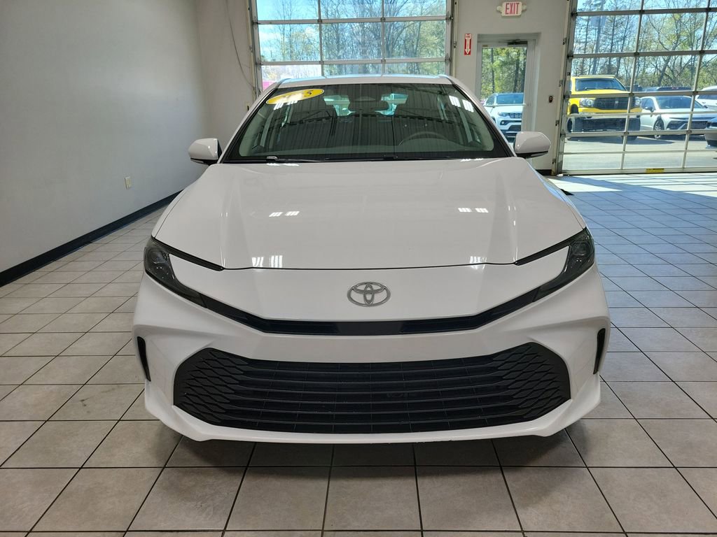Used 2025 Toyota Camry LE FWD image 5