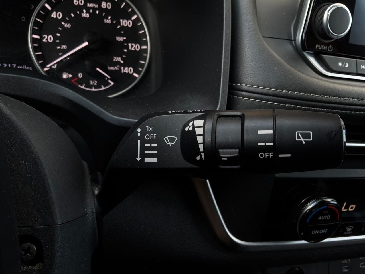 Used 2025 Nissan Rogue SV AWD/4WD image 40