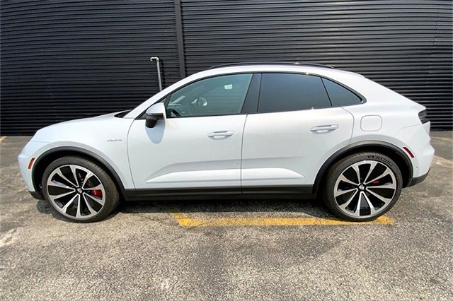 New 2025 Porsche Macan 4S Electric image 2