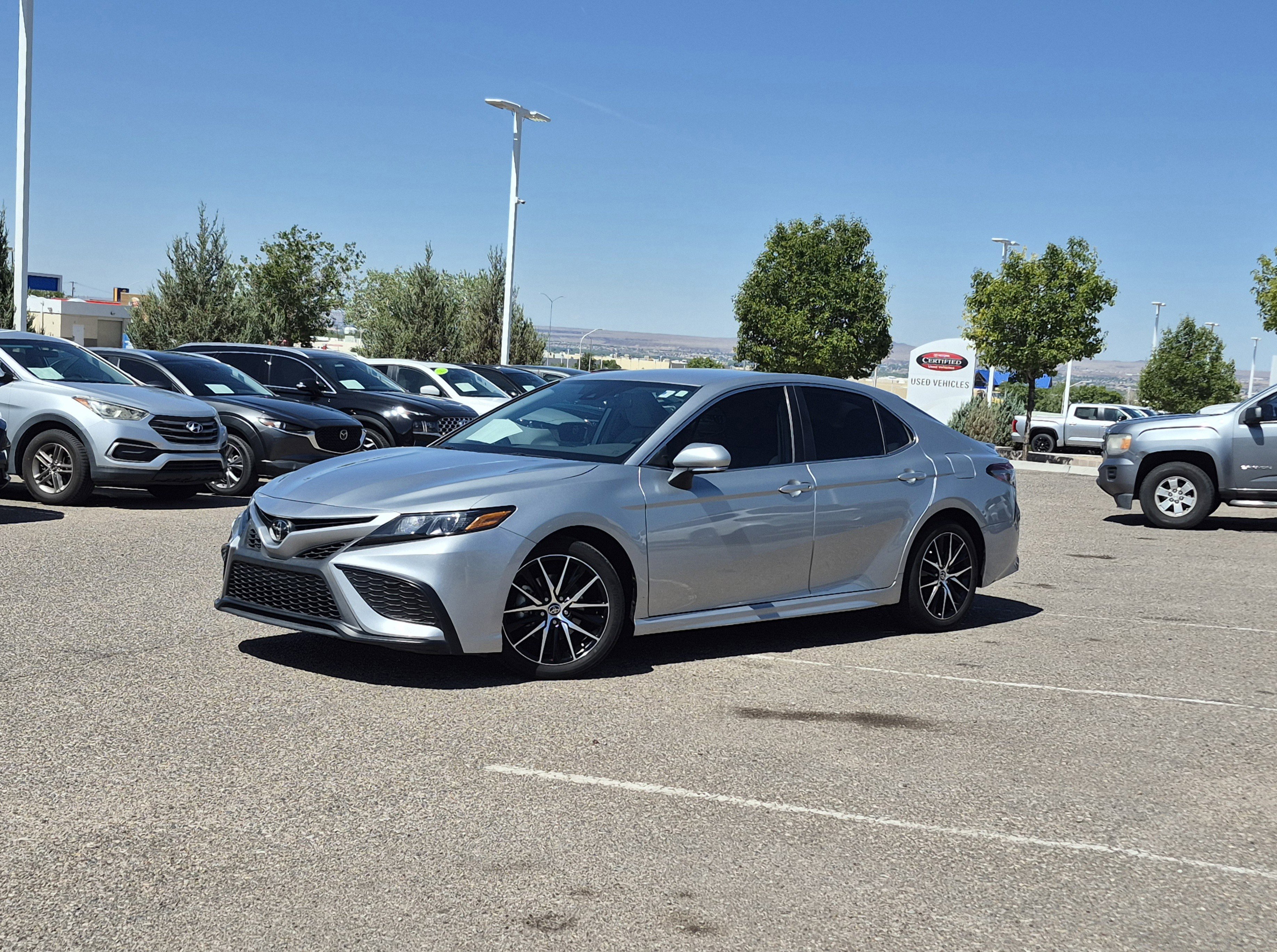 Used 2023 Toyota Camry SE AWD/4WD video 1
