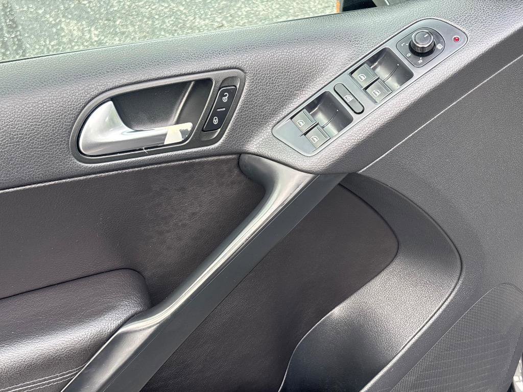 Used 2016 Volkswagen Tiguan S FWD image 12