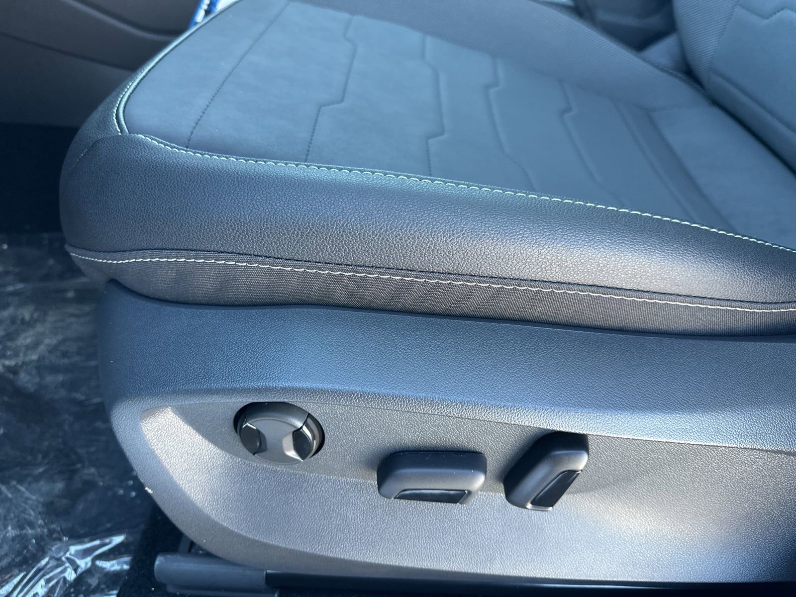 New 2026 Volkswagen Taos SE image 19