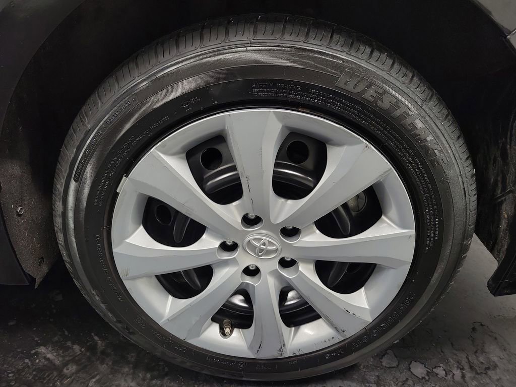 Used 2022 Toyota Corolla LE image 10