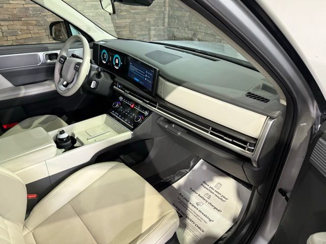 Used 2025 Hyundai Santa Fe SEL image 24
