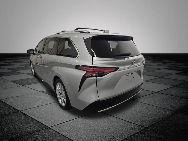 Certified 2022 Toyota Sienna Platinum FWD image 4