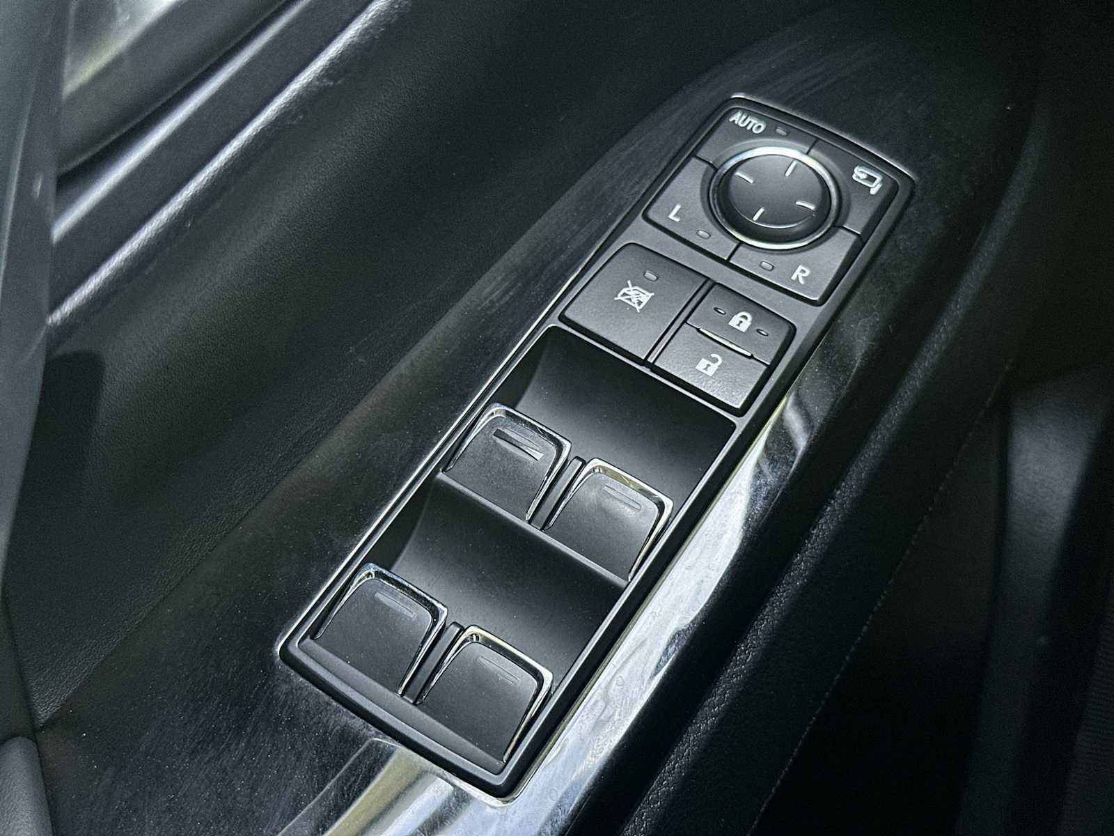 Used 2017 Lexus LX 570 4WD w/ Luxury Package image 15
