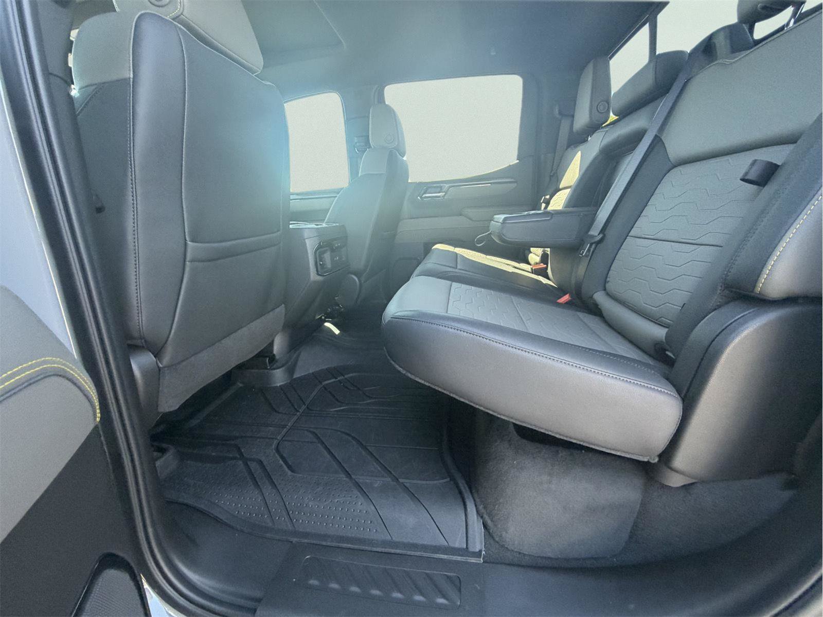 Used 2025 Chevrolet Silverado 1500 ZR2 w/ Technology Package AWD/4WD image 11