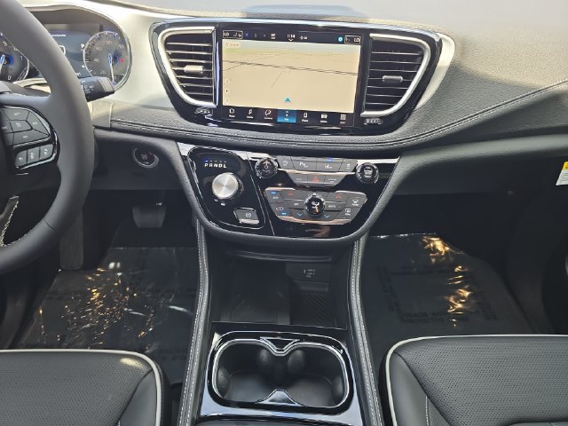 New 2026 Chrysler Pacifica Limited w/ S Appearance Package FWD image 11