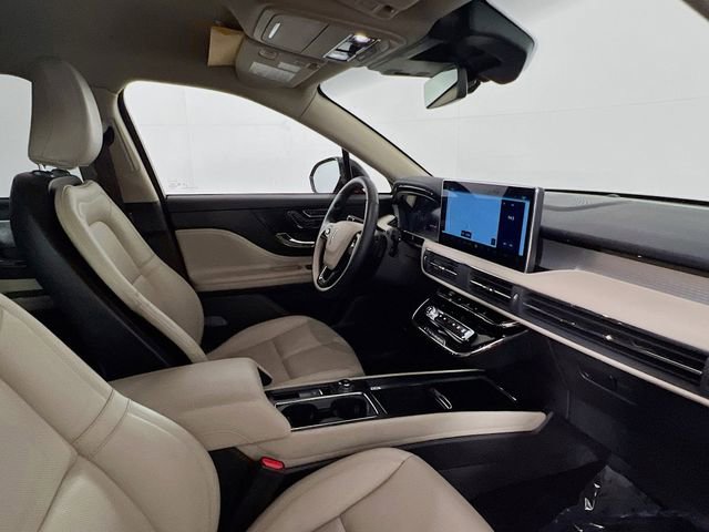 Used 2025 Lincoln Corsair AWD w/ Equipment Group 101A image 10