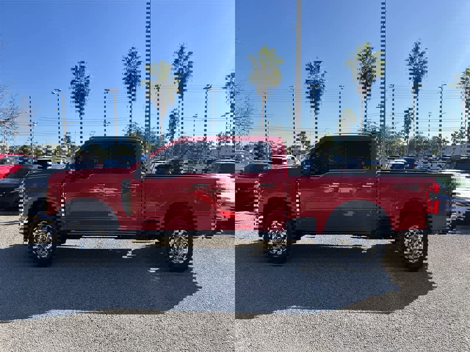 Used 2025 Ford F250 Lariat w/ Lariat Ultimate Package image 3