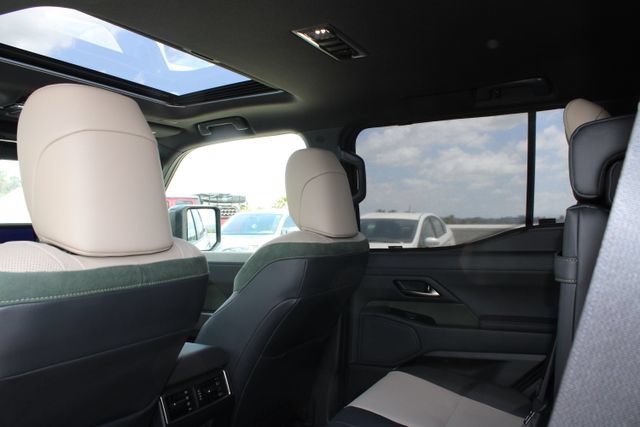 Certified 2025 Lexus GX 550 w/ Accessory Package (32) AWD/4WD image 9