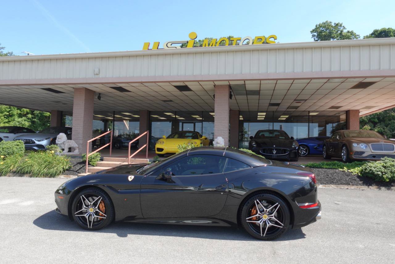 Used 2015 Ferrari California T RWD image 24