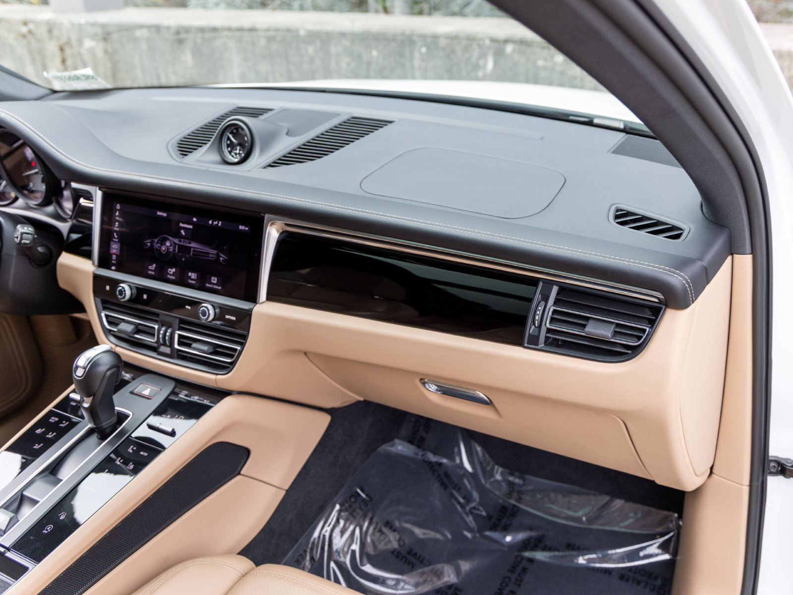 Used 2024 Porsche Macan AWD/4WD image 64