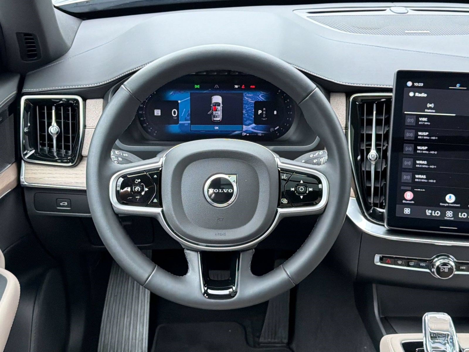 Certified 2025 Volvo XC90 B5 Plus AWD/4WD image 11