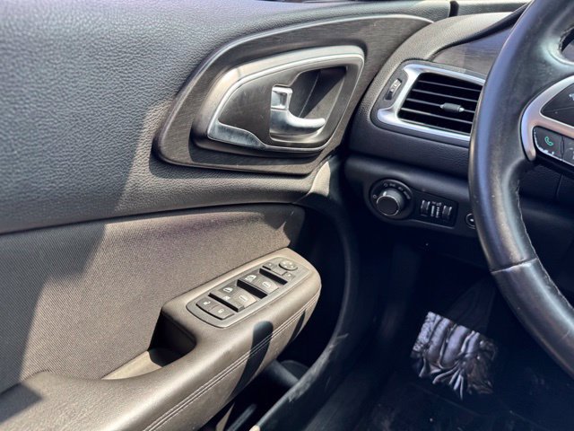 Used 2017 Chrysler 200 LX FWD image 28