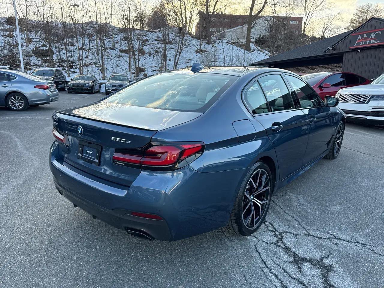 Used 2023 BMW 530e xDrive w/ Premium Package image 13