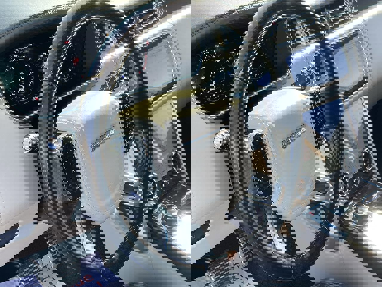 Used 2019 Land Rover Range Rover Long Wheelbase Autobiography image 30