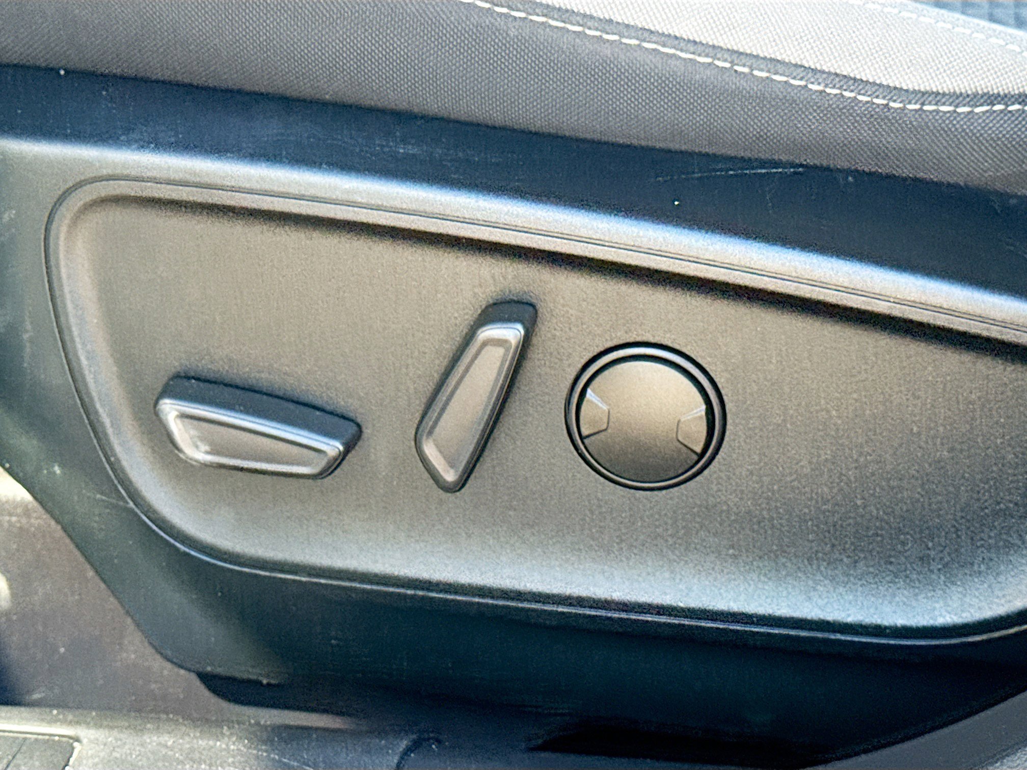 Used 2020 Ford Escape SE Sport image 24