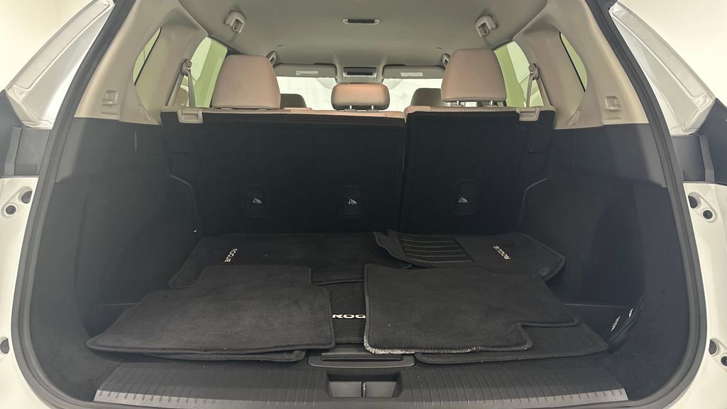Used 2024 Nissan Rogue SV image 11