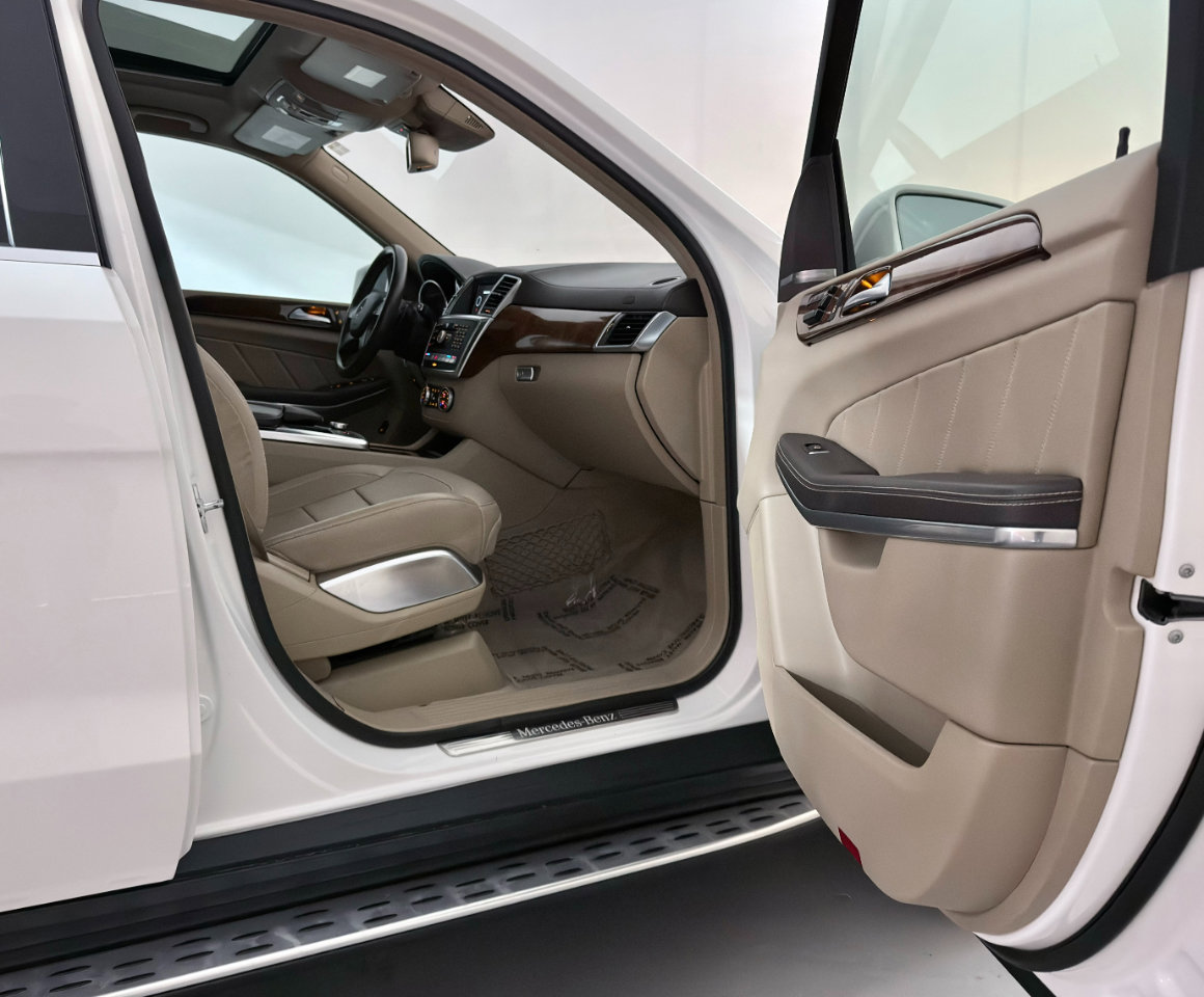 Used 2014 Mercedes-Benz GL 550 4MATIC image 26