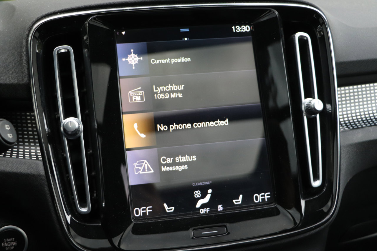 Used 2021 Volvo XC40 T5 R-Design w/ Advanced Package image 16