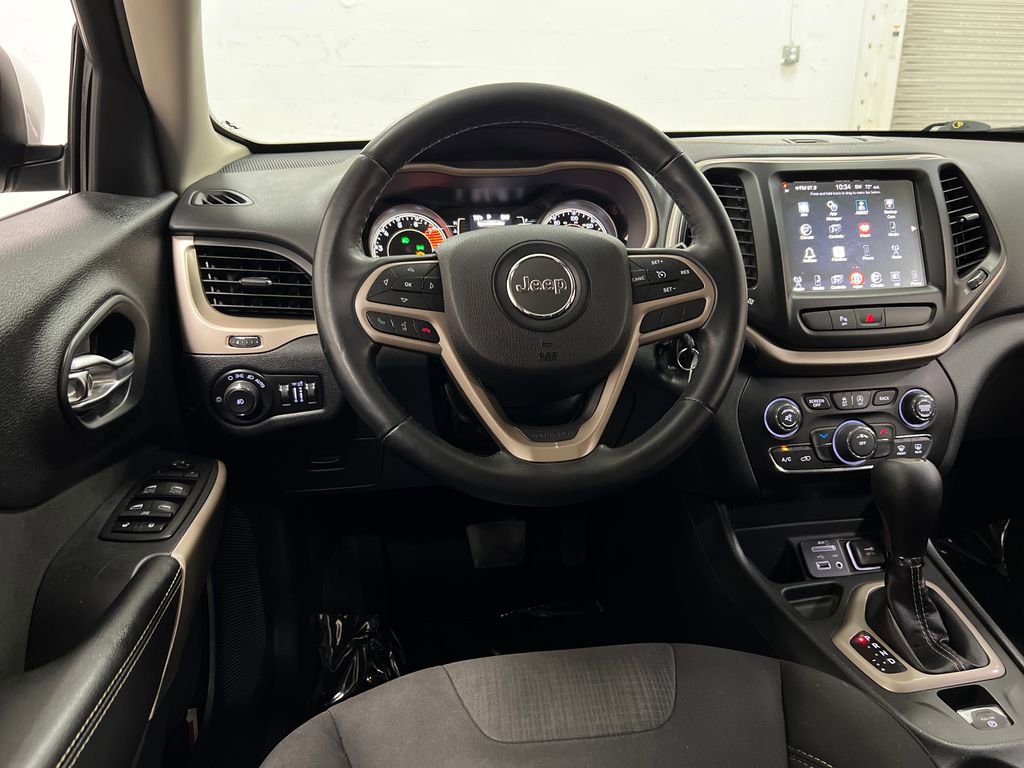 Used 2017 Jeep Cherokee Latitude w/ Safety/Convenience Group FWD image 14
