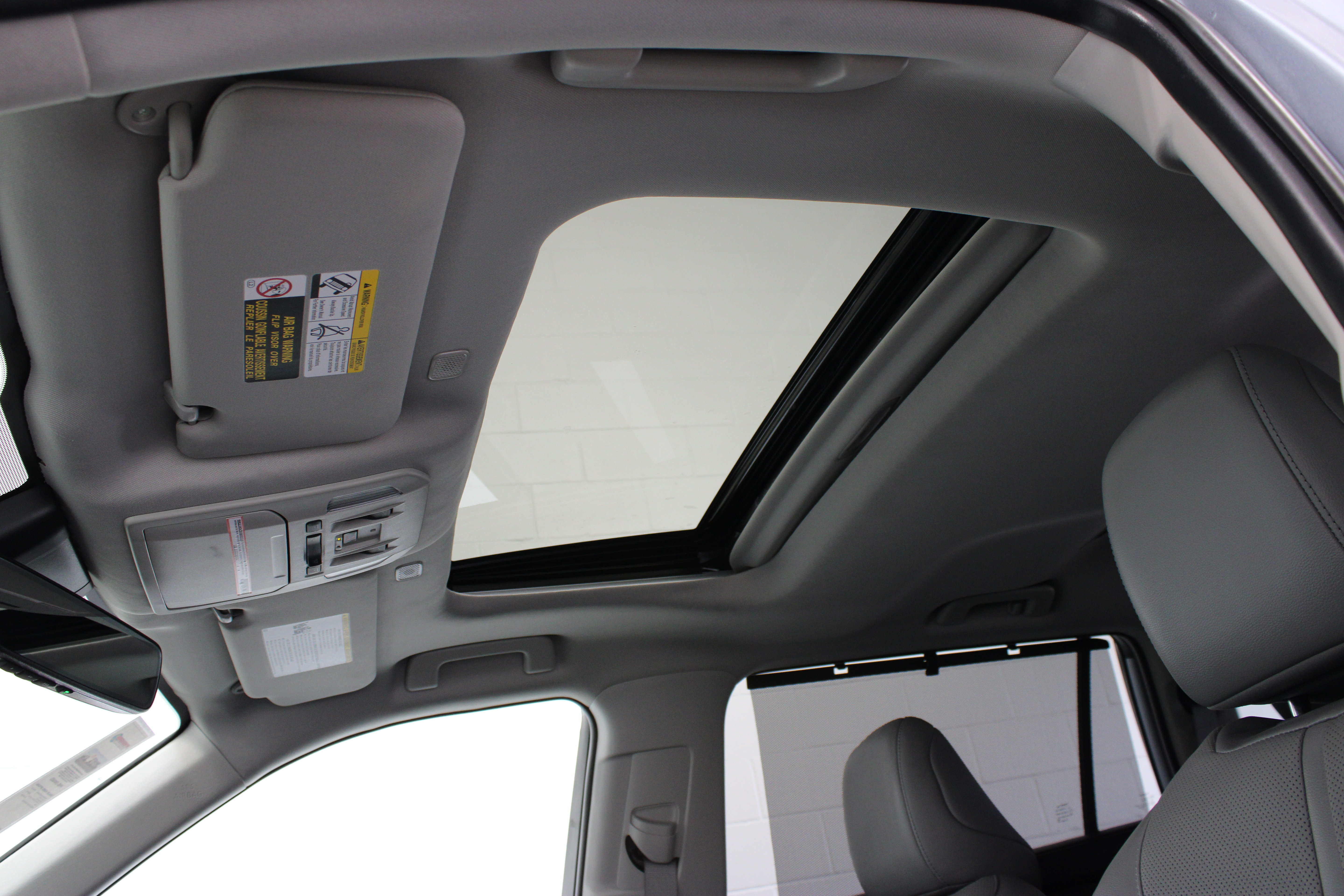 Used 2024 Toyota Highlander Limited FWD image 27