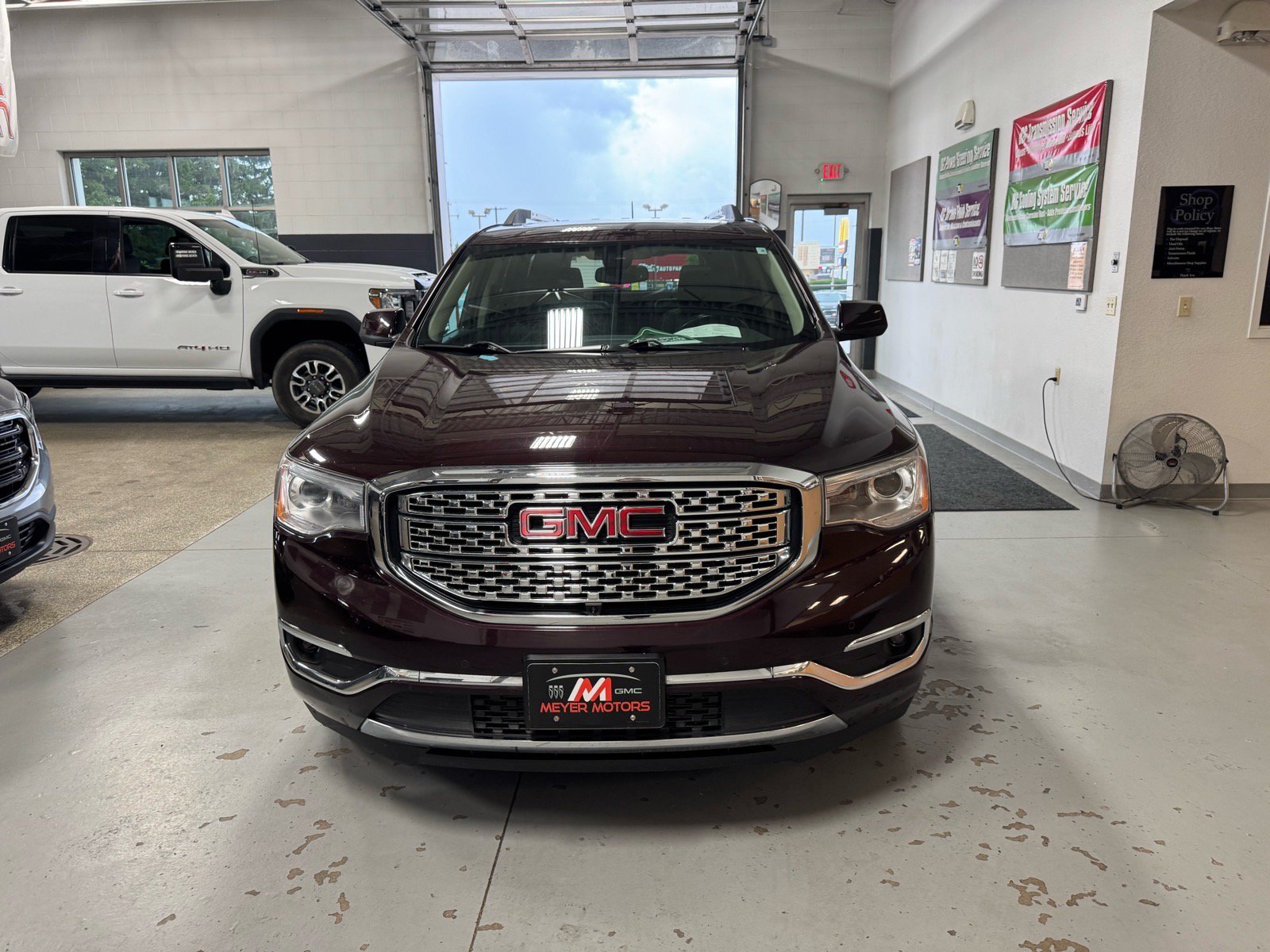 Used 2017 GMC Acadia Denali w/ Technology Package AWD/4WD image 2