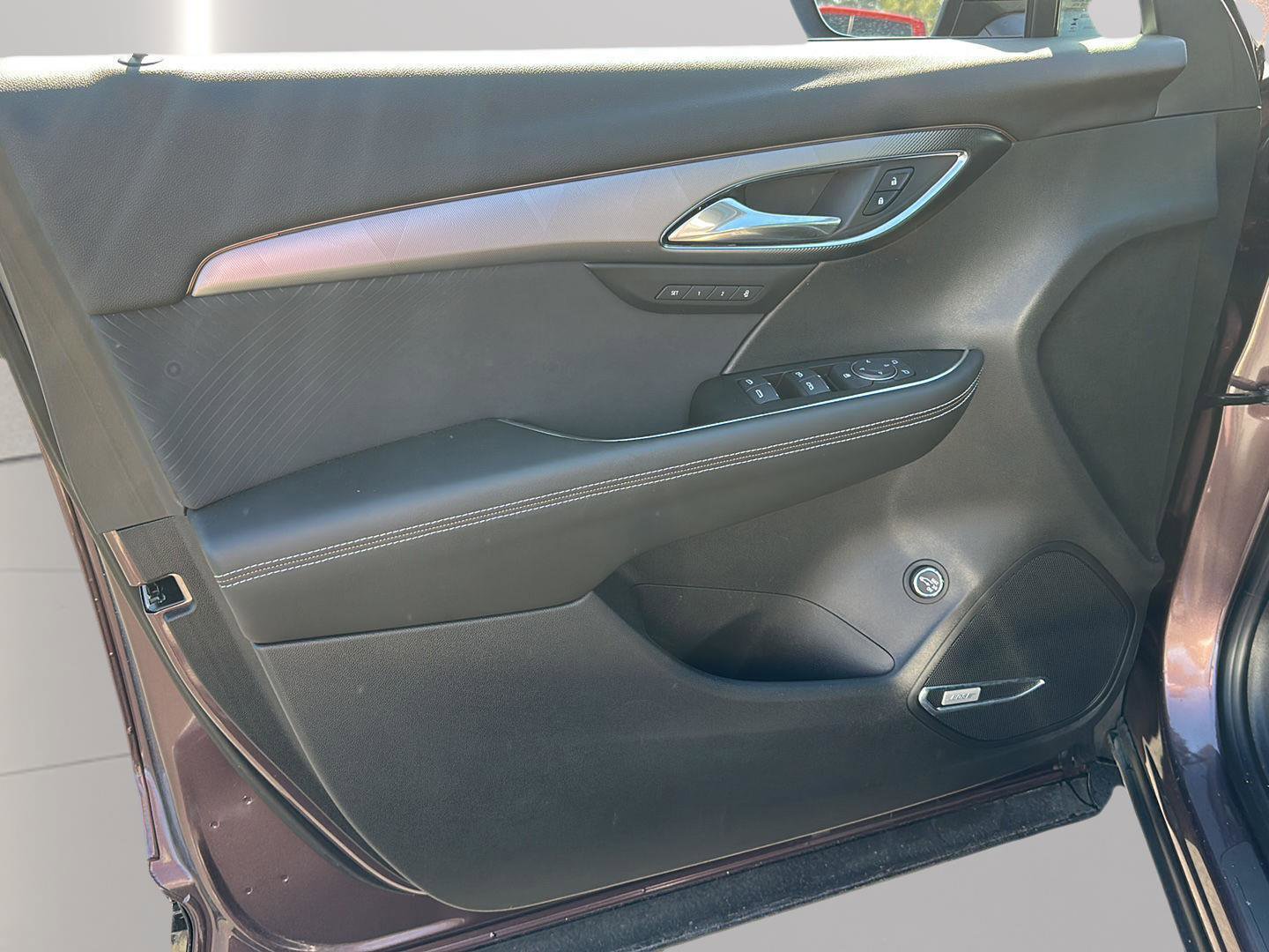 Used 2024 Buick Envision Sport Touring image 9