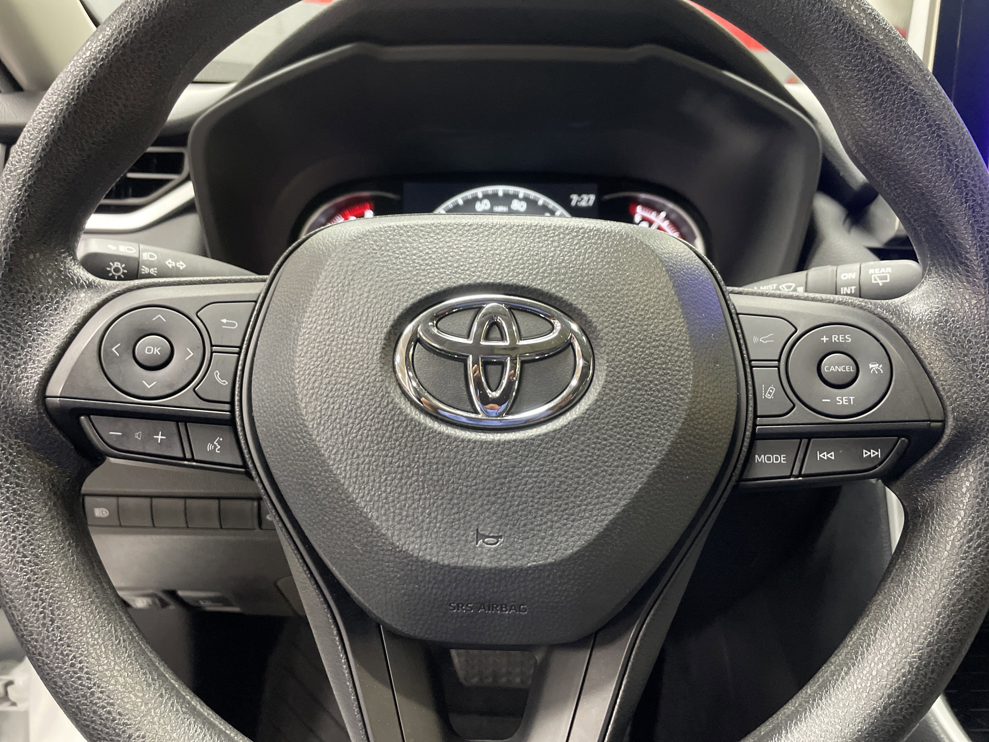 Used 2025 Toyota RAV4 XLE w/ Convenience Package image 18