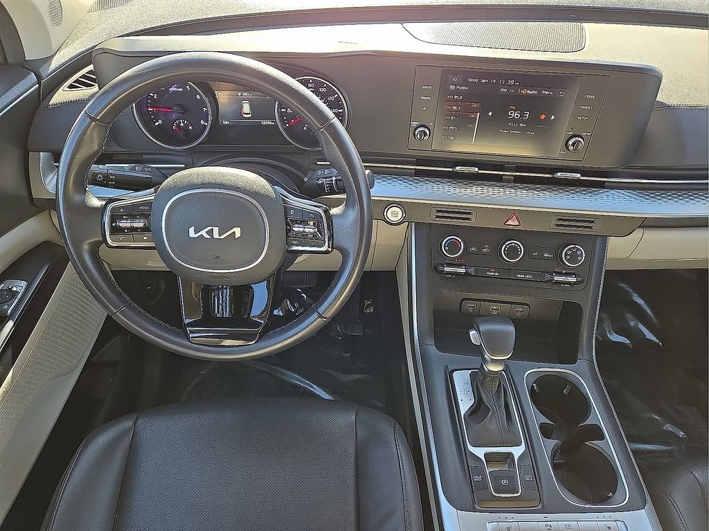 Used 2024 Kia Carnival LX image 18