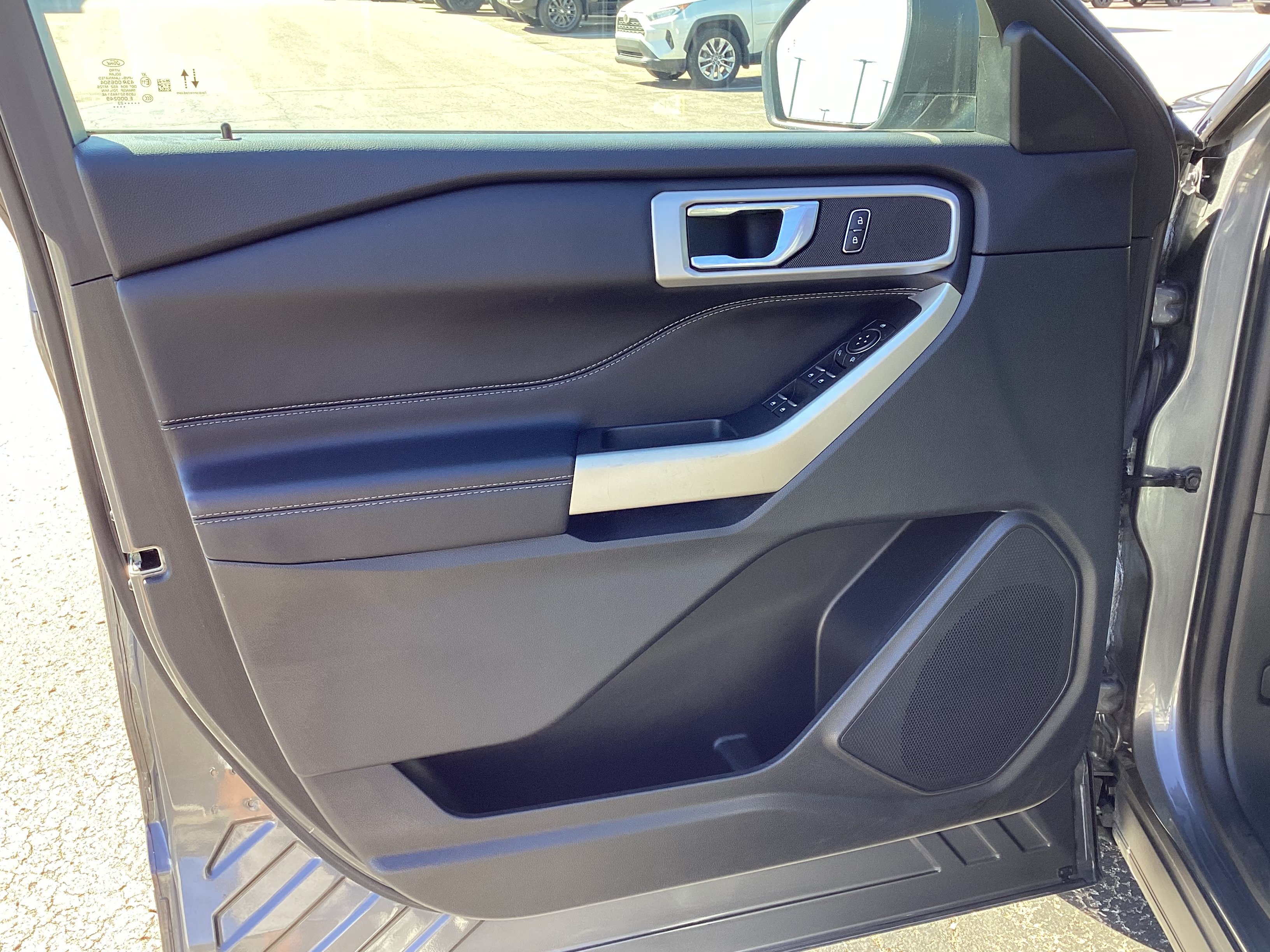 Used 2023 Ford Explorer XLT w/ Equipment Group 202A AWD/4WD image 19