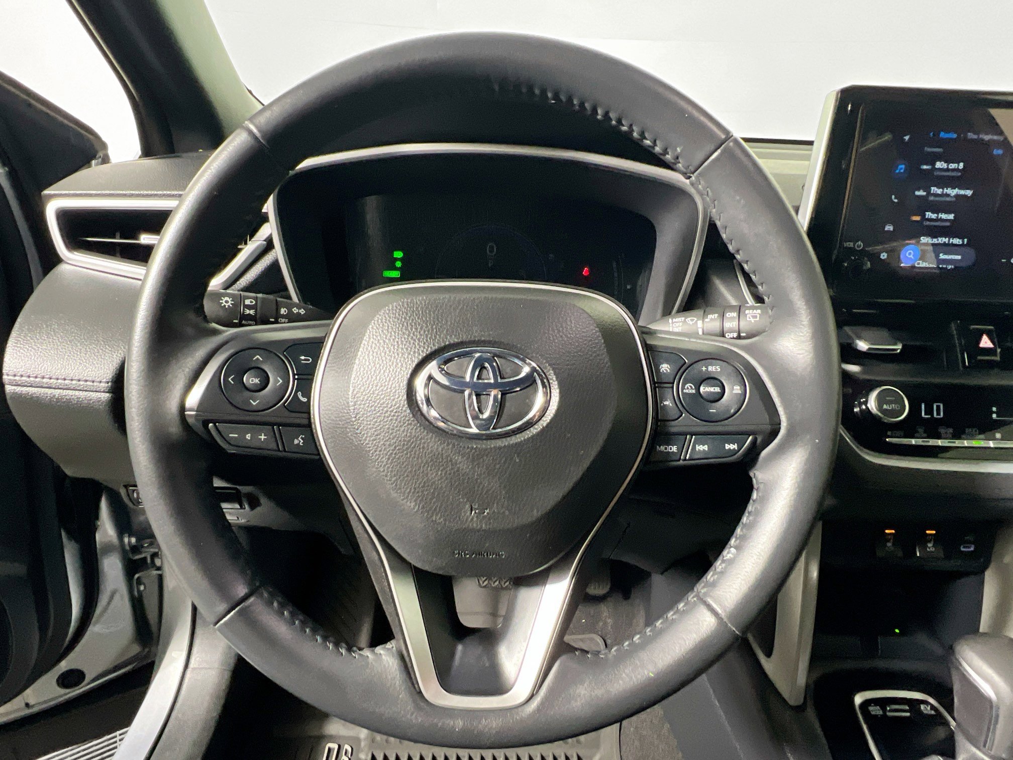Used 2024 Toyota Corolla Cross AWD Hybrid w/ Convenience Package image 17