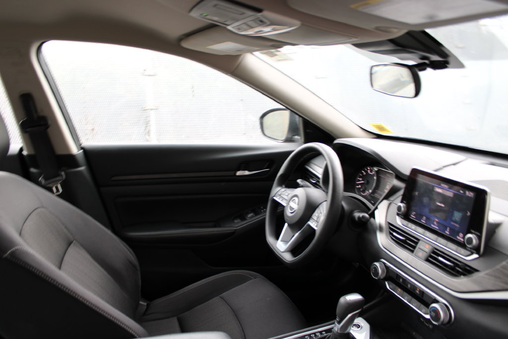 Used 2025 Nissan Altima 2.5 SV FWD image 19