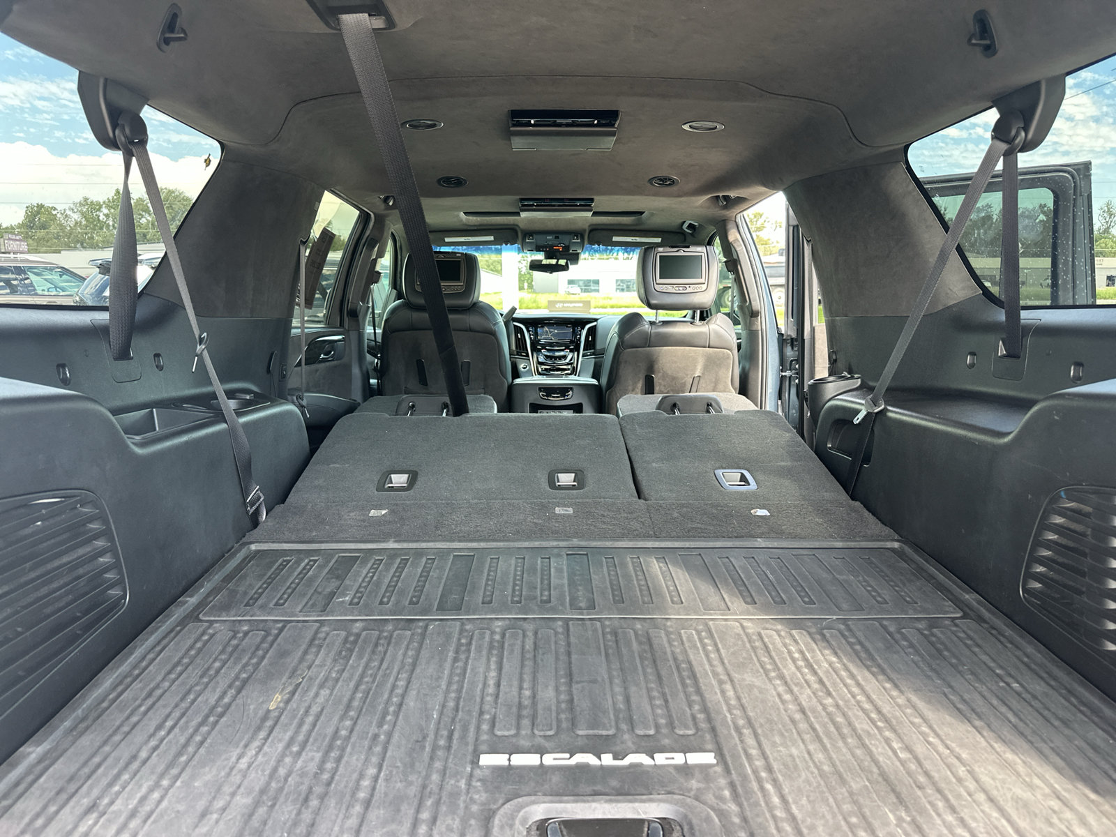 Used 2019 Cadillac Escalade ESV Platinum AWD/4WD image 36