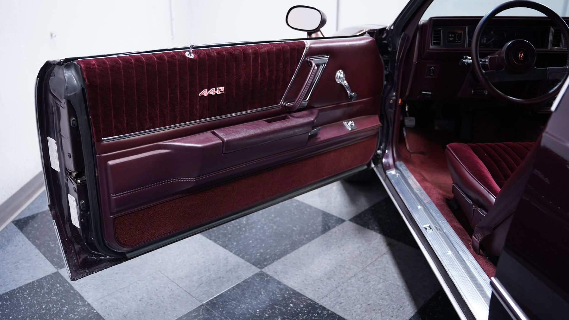 Used 1987 Oldsmobile Cutlass Supreme Salon image 31