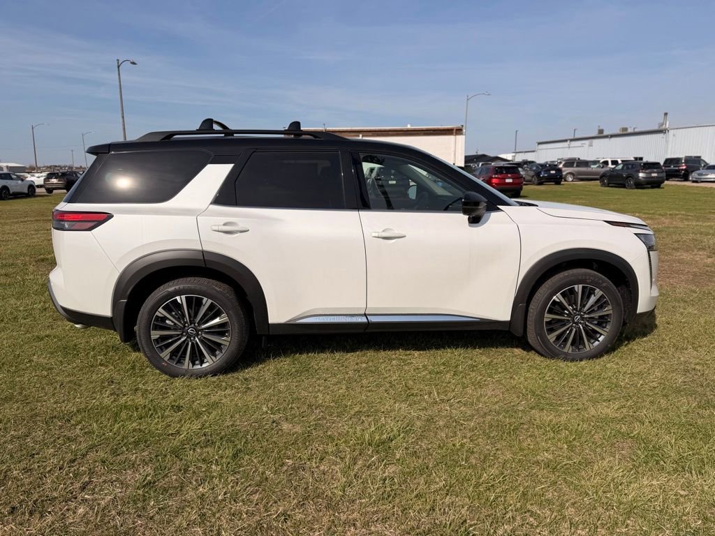 New 2026 Nissan Pathfinder Platinum image 4