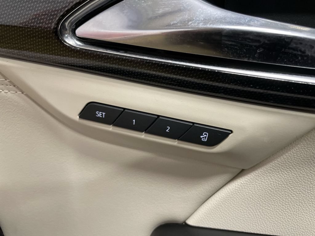 Used 2021 Buick Envision Essence w/ Technology Package I FWD image 31