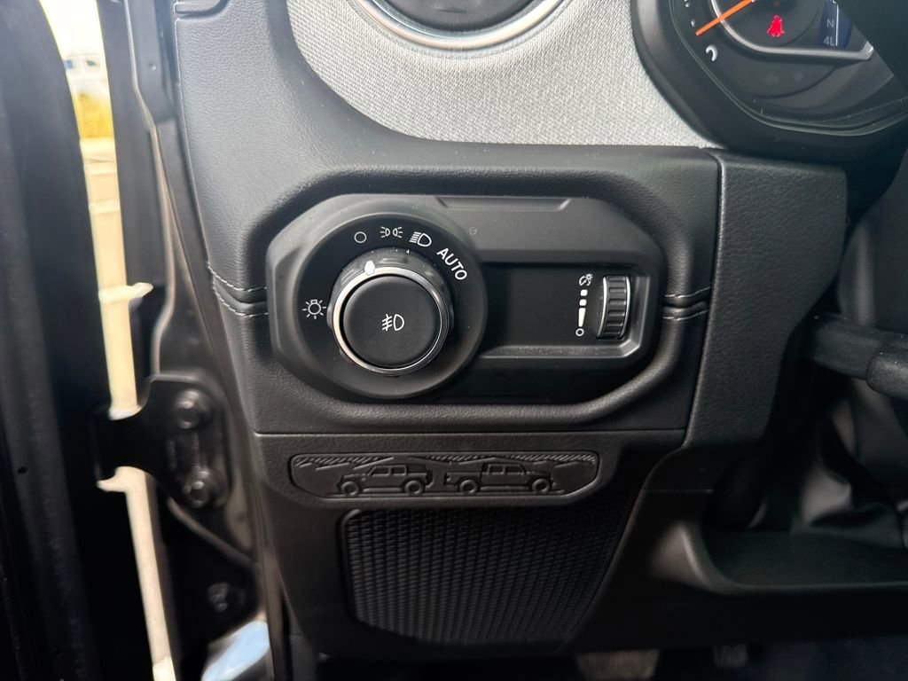 Used 2024 Jeep Wrangler Sahara image 14