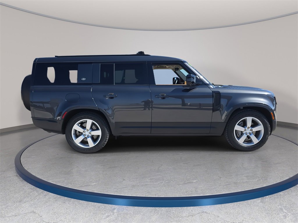 Used 2023 Land Rover Defender 130 First Edition image 4