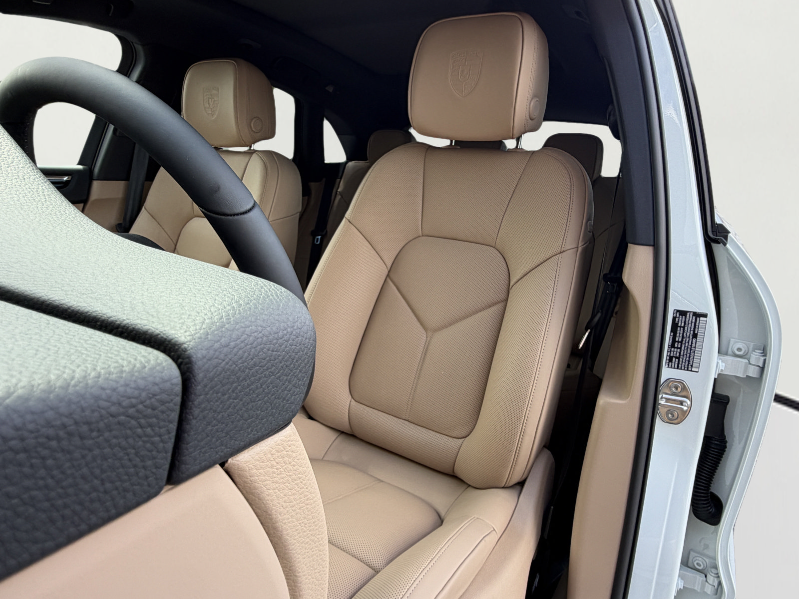 New 2026 Porsche Macan AWD/4WD image 5