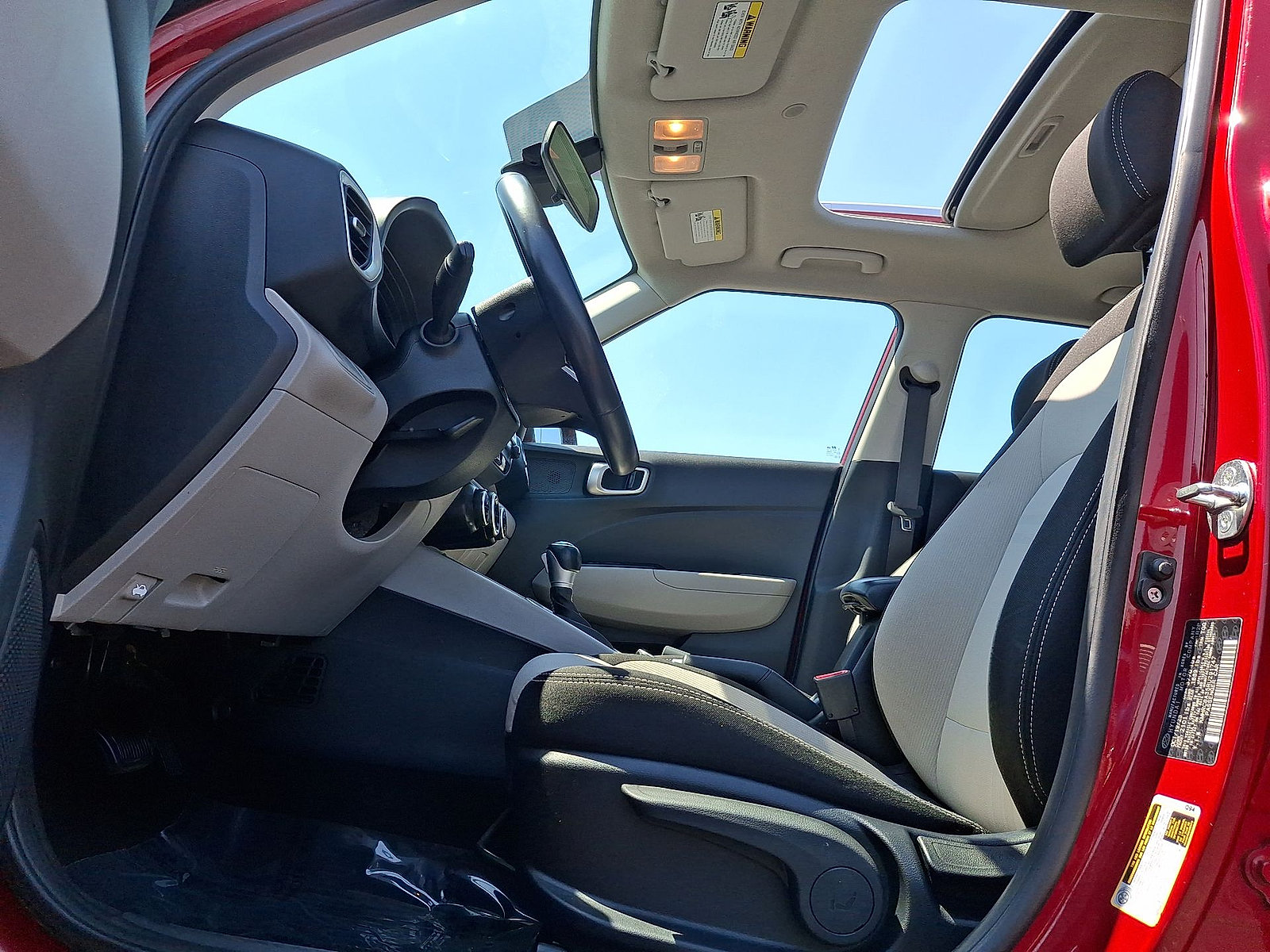 Used 2024 Hyundai Venue SEL FWD image 11