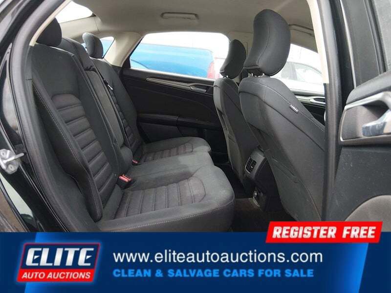 Used 2018 Ford Fusion SE image 16
