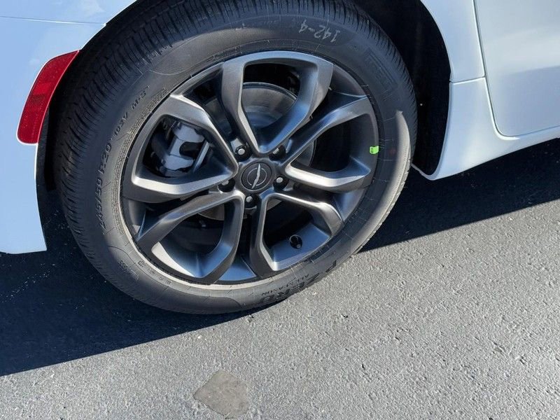 New 2026 Chrysler Pacifica Select image 4