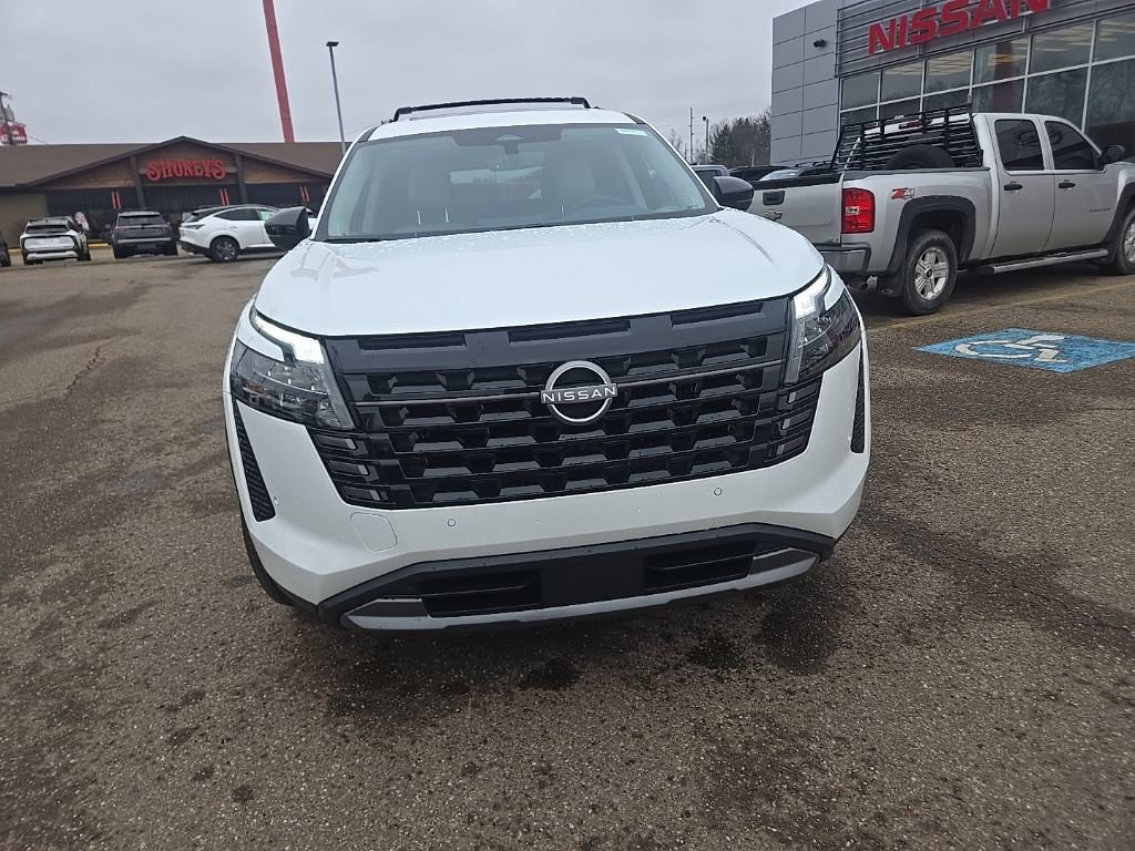 New 2026 Nissan Pathfinder SL image 2