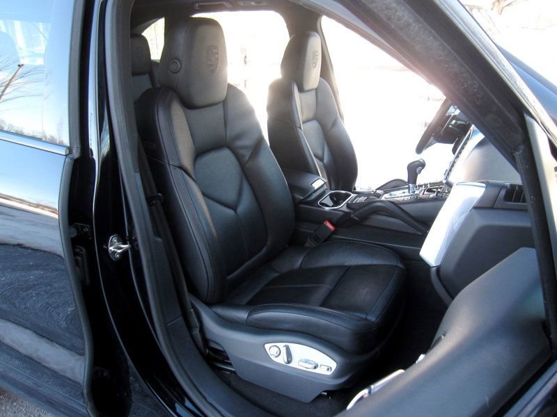 Used 2017 Porsche Cayenne Platinum Edition image 22