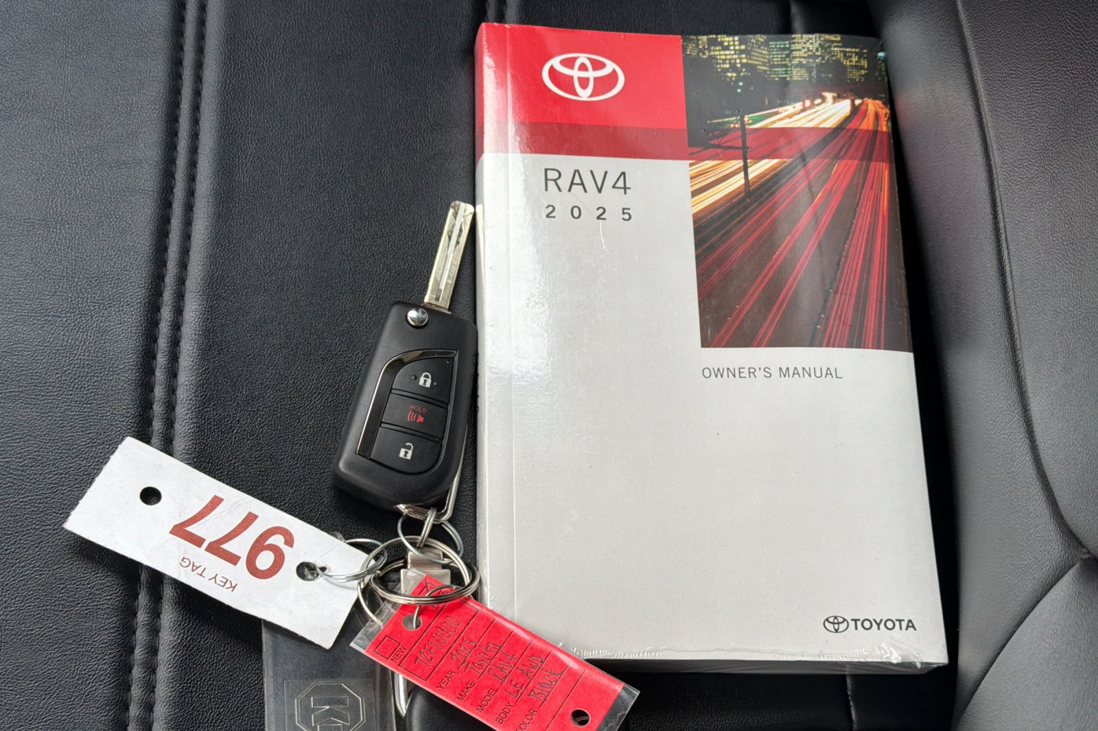 Used 2025 Toyota RAV4 LE AWD/4WD image 11