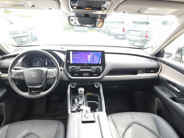 Used 2024 Toyota Grand Highlander Limited image 32