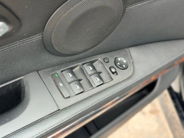 Used 2006 BMW 330xi Sedan image 16