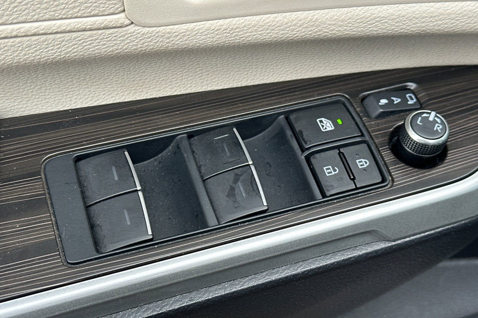 Used 2023 Toyota Sienna Platinum image 12